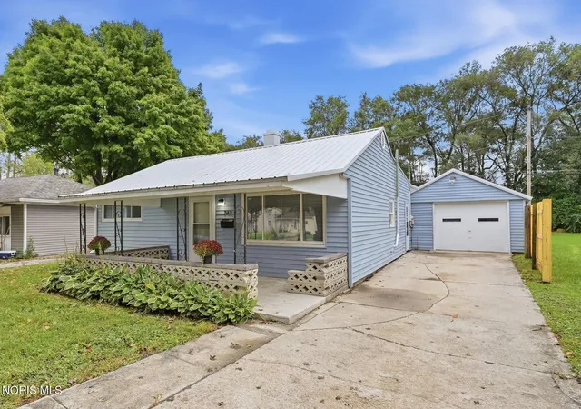 Photo 2 of Single family home for sale at 741 Circle Dr, Fostoria, OH 44830 | MLS# 10013584 | Listing updated on 2026-10-05