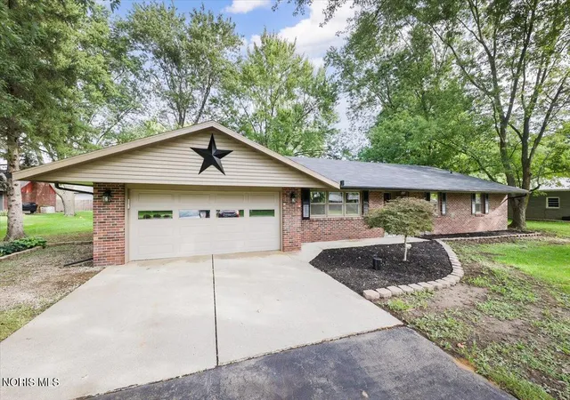 Photo 3 of Single family home for sale at 113 Sycamore Ln, Bryan, OH 43506 | MLS# 10013452 | Listing updated on 2026-10-28