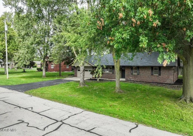 Photo 4 of Single family home for sale at 113 Sycamore Ln, Bryan, OH 43506 | MLS# 10013452 | Listing updated on 2026-10-28