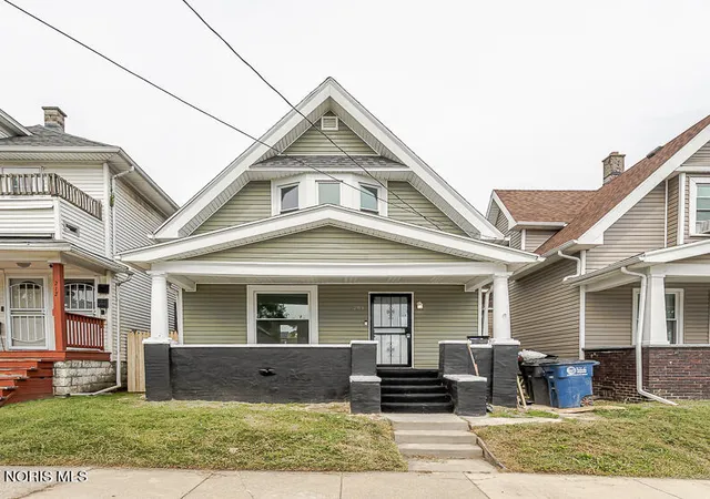 Single family home for sale at 208 South Ave, Toledo, OH 43609 | MLS# 10013589