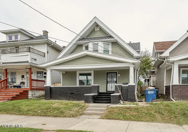 Photo 2 of Single family home for sale at 208 South Ave, Toledo, OH 43609 | MLS# 10013589 | Listing updated on 2026-10-04