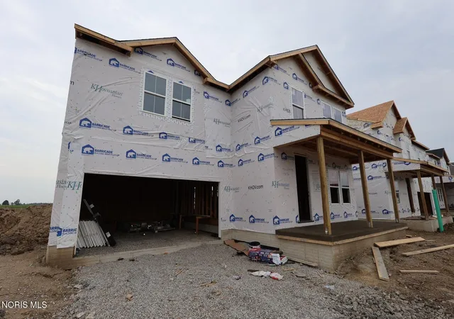 Photo 3 of Single family home for sale at 952 Creekside Ln, Bowling Green, OH 43402 | MLS# 10013458 | Listing updated on 2026-09-15
