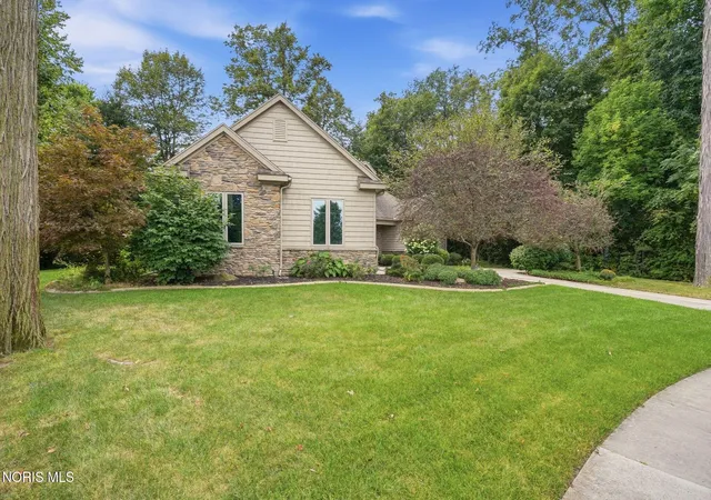 Photo 2 of Single family home for sale at 4068 Deer Ravine Ct, Maumee, OH 43537 | MLS# 10013525 | Listing updated on 2026-09-21