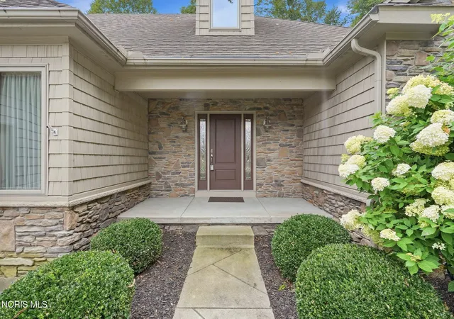 Photo 3 of Single family home for sale at 4068 Deer Ravine Ct, Maumee, OH 43537 | MLS# 10013525 | Listing updated on 2026-09-21