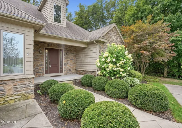 Photo 3 of Single family home for sale at 4068 Deer Ravine Ct, Maumee, OH 43537 | MLS# 10013525 | Listing updated on 2026-09-21