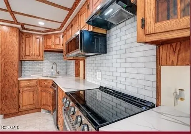 Photo 3 of Single family home for sale at 2713 Goddard Rd, Toledo, OH 43606 | MLS# 10013470 | Listing updated on 2026-10-24