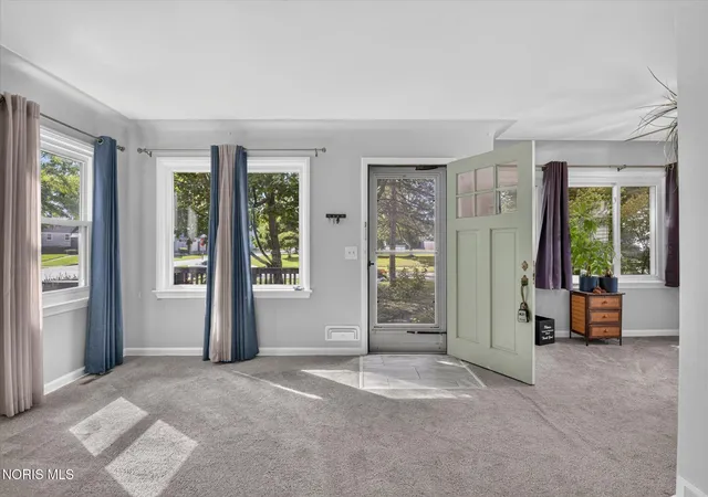 Photo 2 of Single family home for sale at 3906 Drummond Rd, Toledo, OH 43613 | MLS# 10013478 | Listing updated on 2026-10-01