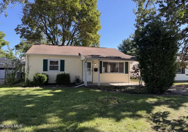 Photo 1 of Single family home for sale at 886 Lochhaven Blvd, Maumee, OH 43537 | MLS# 10013472 | Listing updated on 2026-09-24