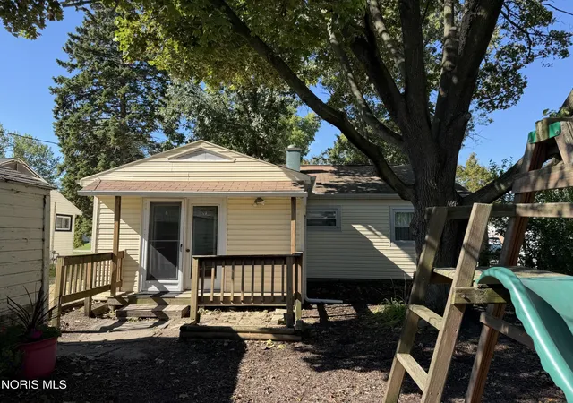 Photo 3 of Single family home for sale at 886 Lochhaven Blvd, Maumee, OH 43537 | MLS# 10013472 | Listing updated on 2026-09-24
