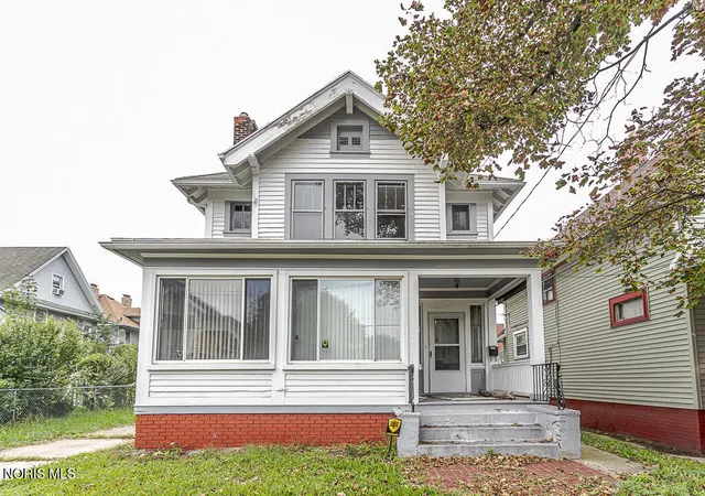 Photo 1 of Sale Pending at 2715 Brentwood Ave, Toledo, OH 43610 | MLS# 10013785 | Listing updated on 2026-10-06