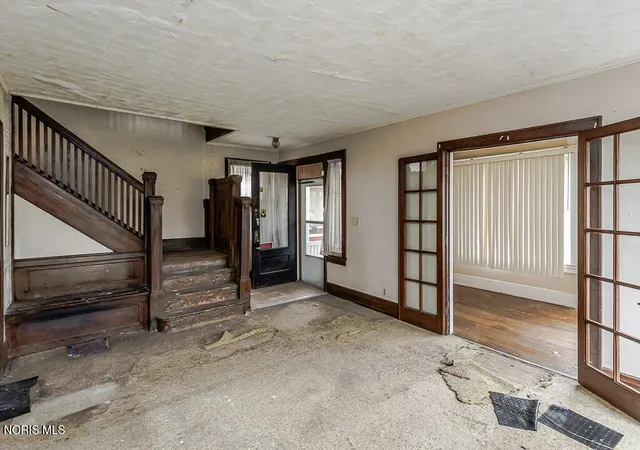 Photo 4 of Sale Pending at 2715 Brentwood Ave, Toledo, OH 43610 | MLS# 10013785 | Listing updated on 2026-10-06