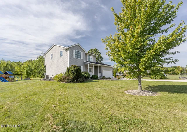 Photo 3 of Single family home for sale at 11560 W Toussaint E Rd, Oak Harbor, OH 43449 | MLS# 10013474 | Listing updated on 2026-10-08