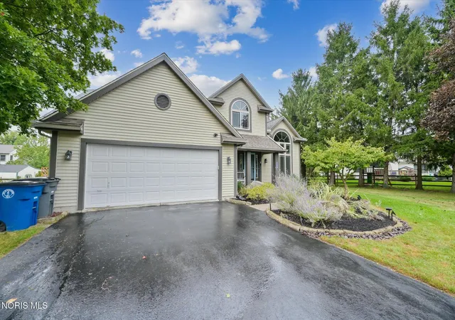 Photo 2 of Single family home for sale at 548 Fox View Ct, Perrysburg, OH 43551 | MLS# 10013475 | Listing updated on 2026-09-30