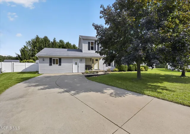Photo 2 of Single family home for sale at 335 Royal Bounty Ln, Wauseon, OH 43567 | MLS# 10013486 | Listing updated on 2026-09-29
