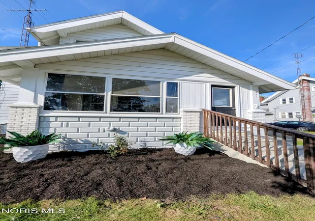 Photo 4 of Single family home for sale at 401 E Baubice St, Pioneer, OH 43554 | MLS# 10013512 | Listing updated on 2026-10-22