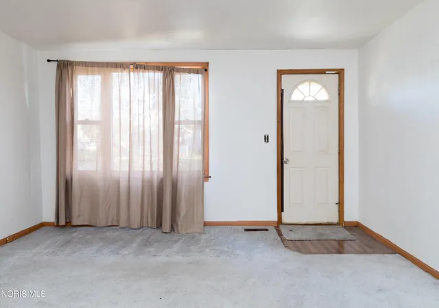 Photo 3 of Single family home for sale at 531 W Tiffin St, Fostoria, OH 44830 | MLS# 10013501 | Listing updated on 2026-10-01