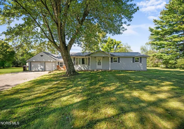 Photo 3 of Single family home for sale at 2239 County Rd 3, Swanton, OH 43558 | MLS# 10013498 | Listing updated on 2026-10-03