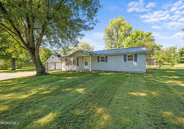 Photo 3 of Single family home for sale at 2239 County Rd 3, Swanton, OH 43558 | MLS# 10013498 | Listing updated on 2026-10-03