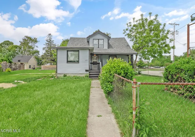 Photo 1 of Single family home for sale at 4927 N Summit St, Toledo, OH 43611 | MLS# 10013606 | Listing updated on 2026-09-21