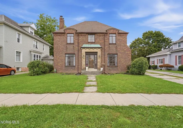 Single family home for sale at 733 N Main St, Fostoria, OH 44830 | MLS# 10013735