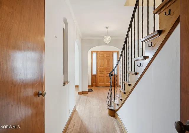 Photo 4 of Single family home for sale at 733 N Main St, Fostoria, OH 44830 | MLS# 10013735 | Listing updated on 2026-10-06