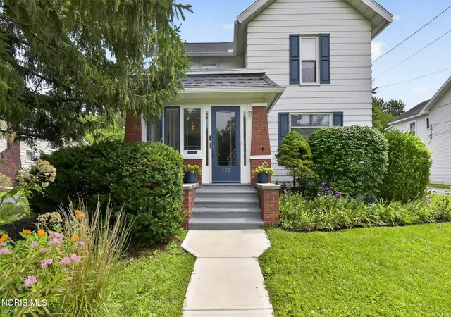 Single family home for sale at 203 Buttonwood Ave, Bowling Green, OH 43402 | MLS# 10013504