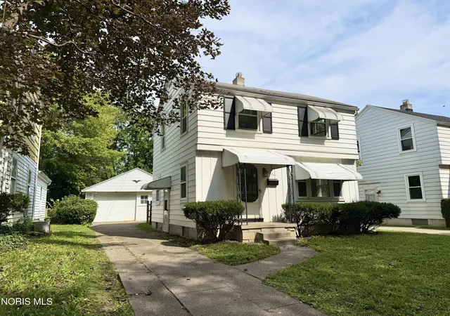 Single family home for sale at 1204 Hawk St, Toledo, OH 43612 | MLS# 10013508
