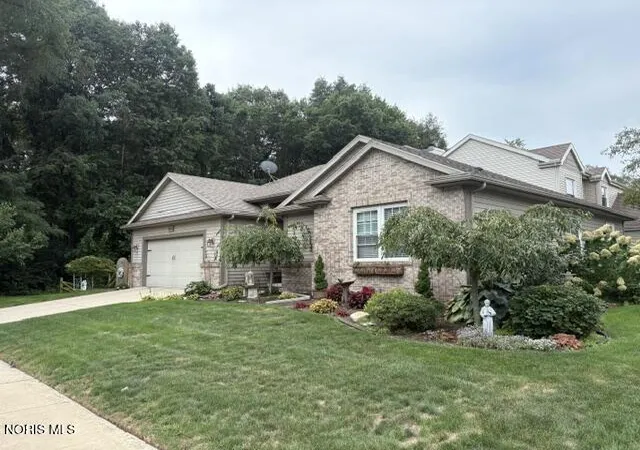 Photo 2 of Sale Pending at 2103 Woodmere Ct, Toledo, OH 43615 | MLS# 10013514 | Listing updated on 2026-10-27