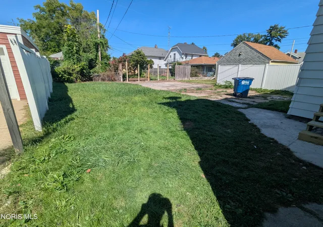 Photo 3 of Single family home for sale at 2034 Fernwood Ave, Toledo, OH 43607 | MLS# 10013549 | Listing updated on 2026-10-21