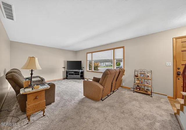 Photo 3 of Single family home for sale at 1141 Brookside Dr, Findlay, OH 45840 | MLS# 10013543 | Listing updated on 2026-09-26