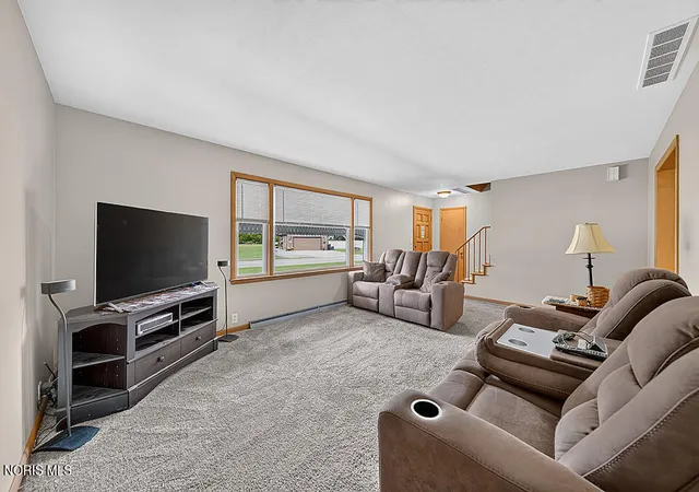 Photo 4 of Single family home for sale at 1141 Brookside Dr, Findlay, OH 45840 | MLS# 10013543 | Listing updated on 2026-09-26