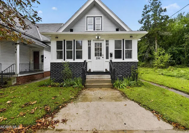 Photo 1 of Single family home for sale at 236 Dexter St, Toledo, OH 43608 | MLS# 10013519 | Listing updated on 2026-10-07