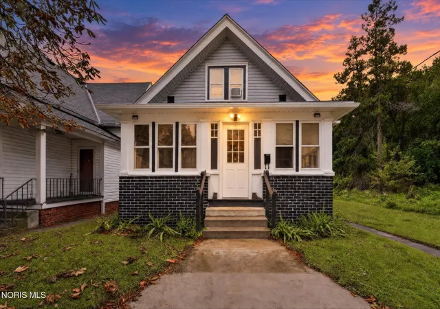 Photo 2 of Single family home for sale at 236 Dexter St, Toledo, OH 43608 | MLS# 10013519 | Listing updated on 2026-10-07