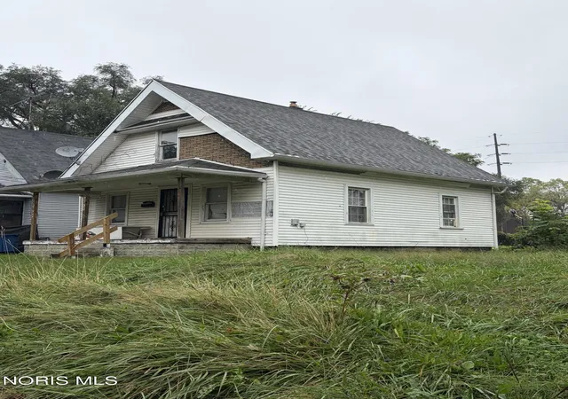 Single family home for sale at 2732 Albion St, Toledo, OH 43610 | MLS# 10013523