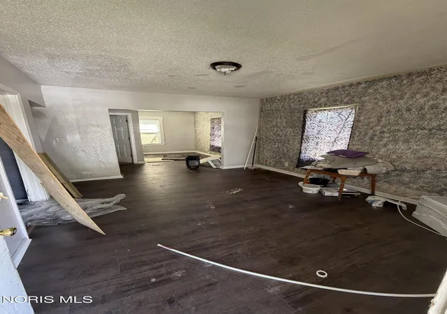 Photo 2 of Single family home for sale at 2732 Albion St, Toledo, OH 43610 | MLS# 10013523 | Listing updated on 2026-10-20