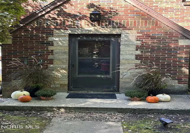 Photo 3 of Multi family home for sale at 2446 Kenwood Blvd, Toledo, OH 43606 | MLS# 10013644 | Listing updated on 2026-10-26