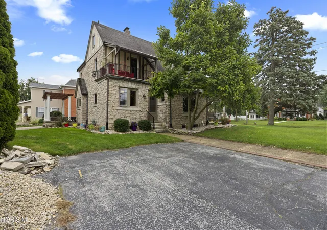 Photo 4 of Single family home for sale at 240 E Water St, Oak Harbor, OH 43449 | MLS# 10013625 | Listing updated on 2026-09-28
