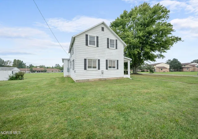 Photo 2 of Single family home for sale at 215 Briar Hl Rd, North Baltimore, OH 45872 | MLS# 10013538 | Listing updated on 2026-09-24