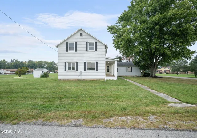 Photo 3 of Single family home for sale at 215 Briar Hl Rd, North Baltimore, OH 45872 | MLS# 10013538 | Listing updated on 2026-09-24