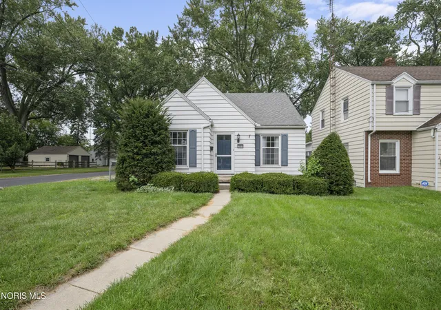 Photo 1 of Single family home for sale at 2560 Gracewood Rd, Toledo, OH 43613 | MLS# 10013542 | Listing updated on 2026-10-28