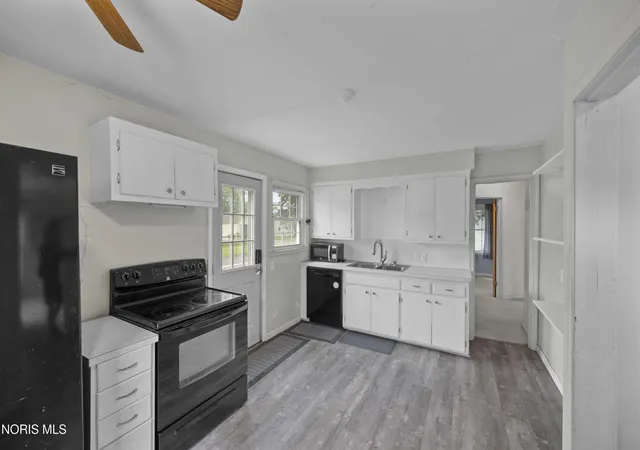 Photo 2 of Single family home for sale at 2560 Gracewood Rd, Toledo, OH 43613 | MLS# 10013542 | Listing updated on 2026-10-28