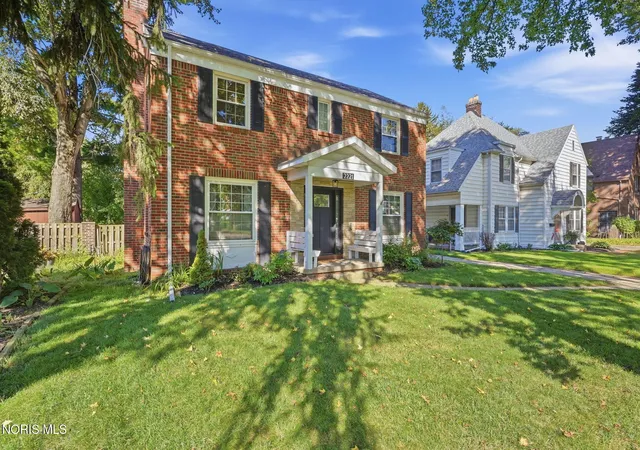 Photo 1 of Single family home for sale at 2221 Densmore Dr, Toledo, OH 43606 | MLS# 10013575 | Listing updated on 2026-10-09