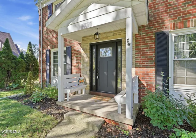 Photo 2 of Single family home for sale at 2221 Densmore Dr, Toledo, OH 43606 | MLS# 10013575 | Listing updated on 2026-10-09
