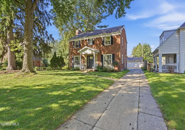 Photo 3 of Single family home for sale at 2221 Densmore Dr, Toledo, OH 43606 | MLS# 10013575 | Listing updated on 2026-10-09
