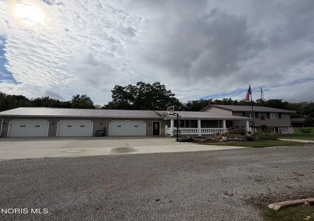 Photo 3 of Single family home for sale at 1223 County Rd 4 50, Edgerton, OH 43517 | MLS# 10013570 | Listing updated on 2026-09-29