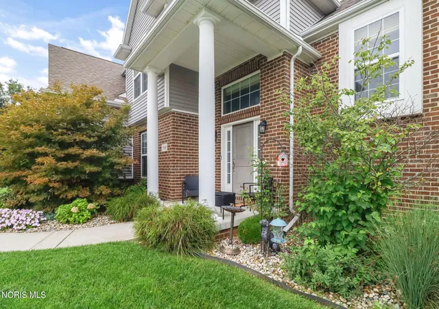 Photo 3 of Single family home for sale at 5866 Walnut Springs Blvd, Sylvania, OH 43560 | MLS# 10013677 | Listing updated on 2026-10-04