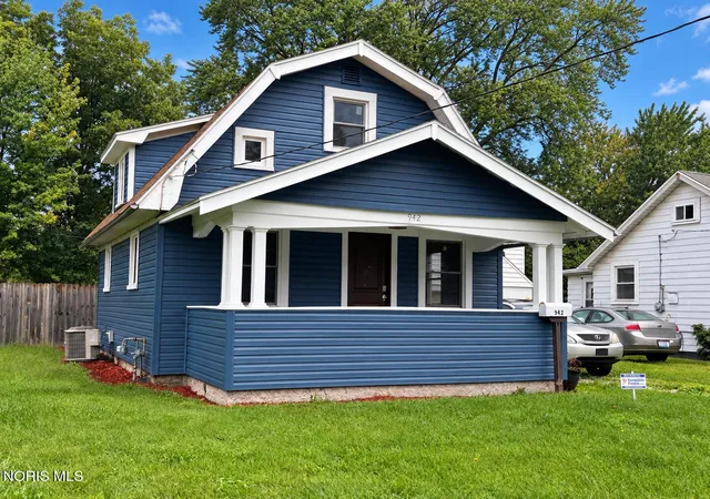 Photo 1 of Single family home for sale at 942 Cresceus Rd, Oregon, OH 43616 | MLS# 10013548 | Listing updated on 2026-10-08