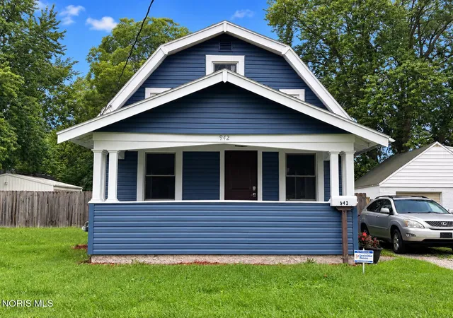 Photo 2 of Single family home for sale at 942 Cresceus Rd, Oregon, OH 43616 | MLS# 10013548 | Listing updated on 2026-10-08