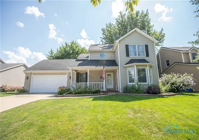 Photo 2 of Single family home for sale at 2218 Willowtree Ln, Maumee, OH 43537 | MLS# 10013591 | Listing updated on 2026-09-21