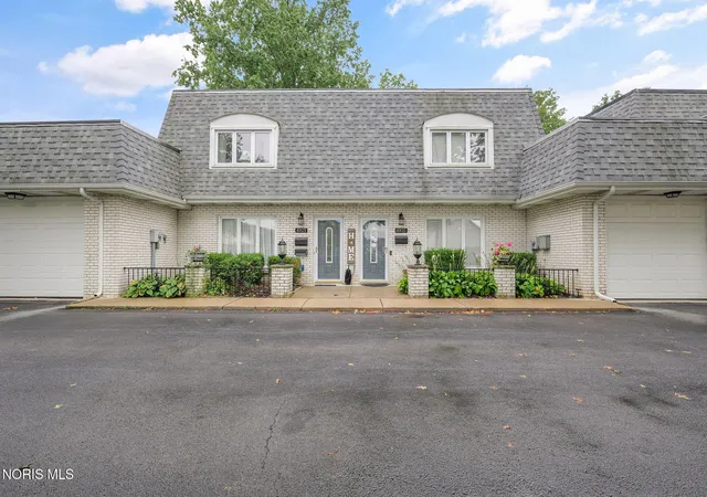 Photo 2 of Condo for sale at 6925 Fenwyck Rd, Maumee, OH 43537 | MLS# 10013613 | Listing updated on 2026-09-18